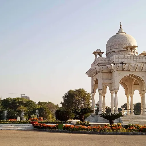 Une love room dans le Gard : guide complet pour une escapade romantique réussie