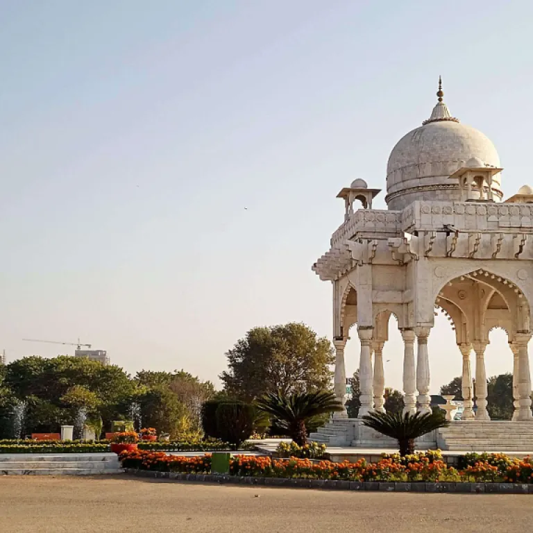 Une love room dans le Gard : guide complet pour une escapade romantique réussie